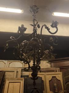 LAMP255 - Lampadario in bronzo, epoca '900, misure cm L 80 x H 120 x P 80